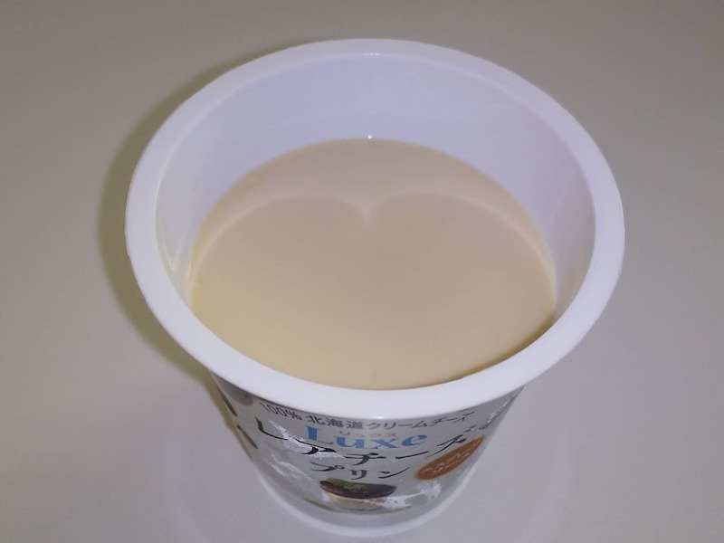 北海道乳業「Luxeレアチーズプリン（エスプレッソソース）」3