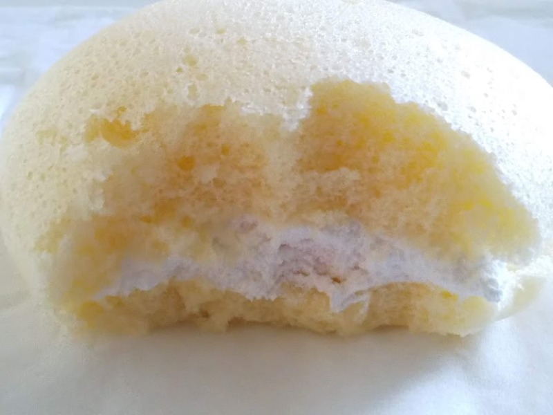 山崎製パン「もっちりとしたスフレ（苺ソース＆ホイップ）」4