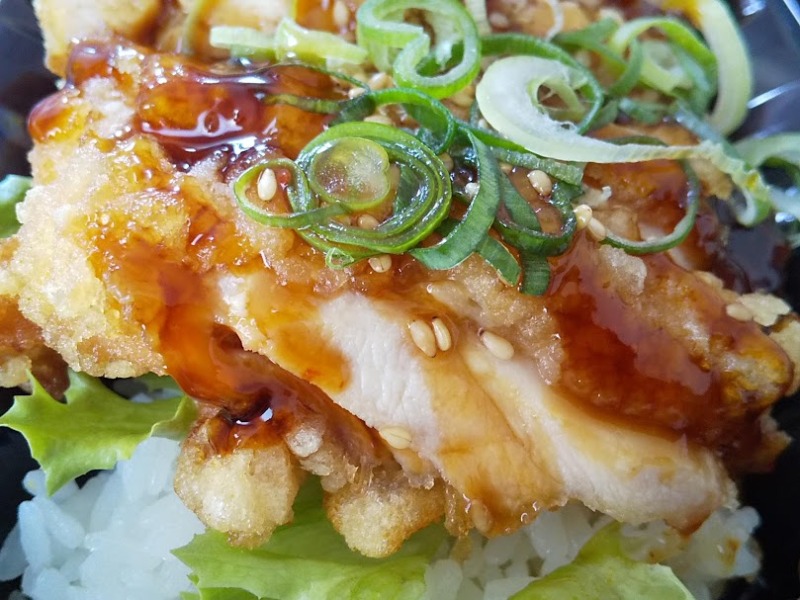 万代「甘辛チキンステーキ重」4