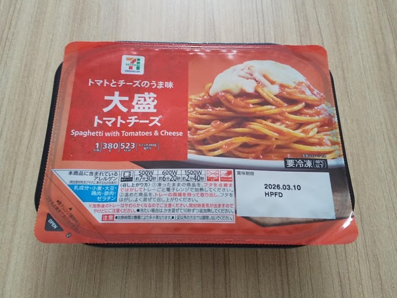 セブンイレブン「大盛トマトチーズパスタ」1