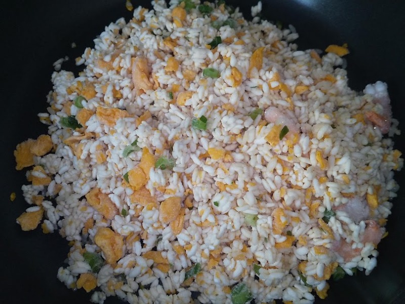 ニチレイフーズ「たっぷり卵のえび炒飯」3