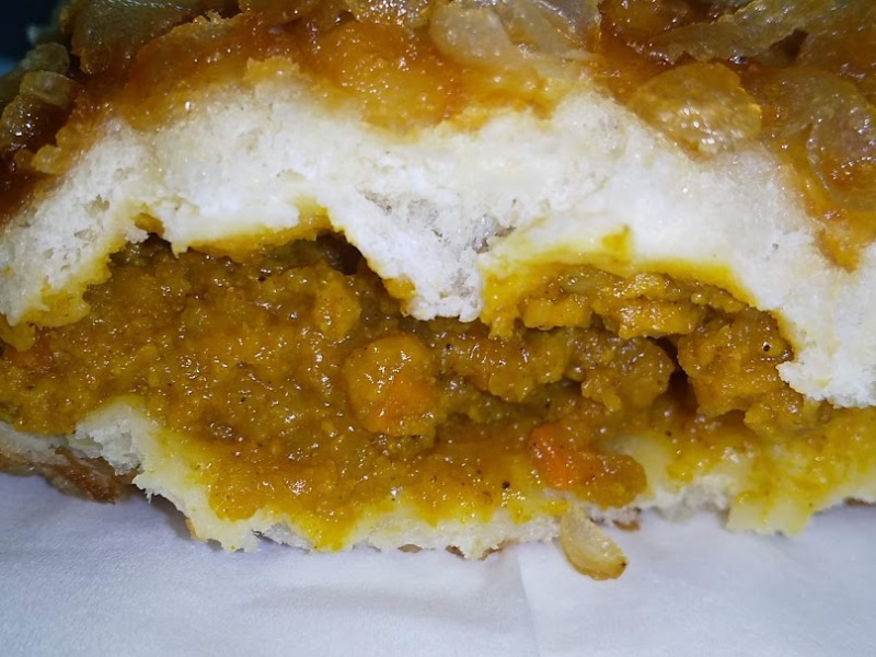 コープ「北インド風スパイシーキーマカレーパン」4