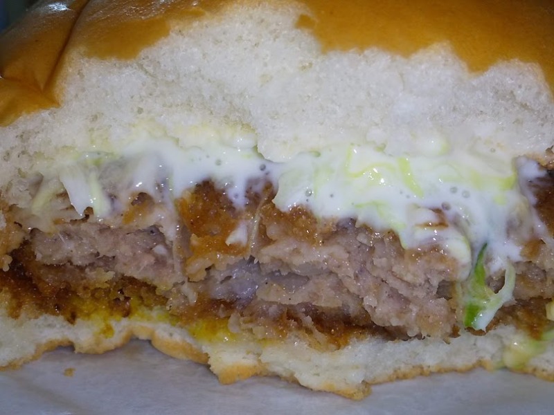モスバーガー「メンチカツチーズバーガー」3