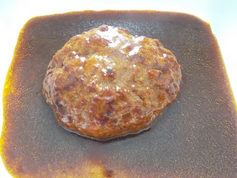 日本ハム「肉汁溢れるプレミアムハンバーグ（デミグラスソース）」4