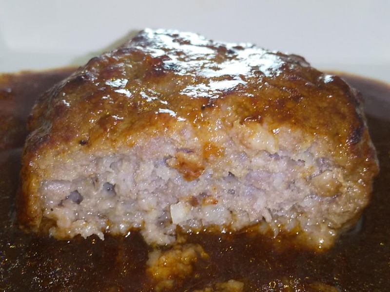 日本ハム「肉汁溢れるプレミアムハンバーグ（デミグラスソース）」5