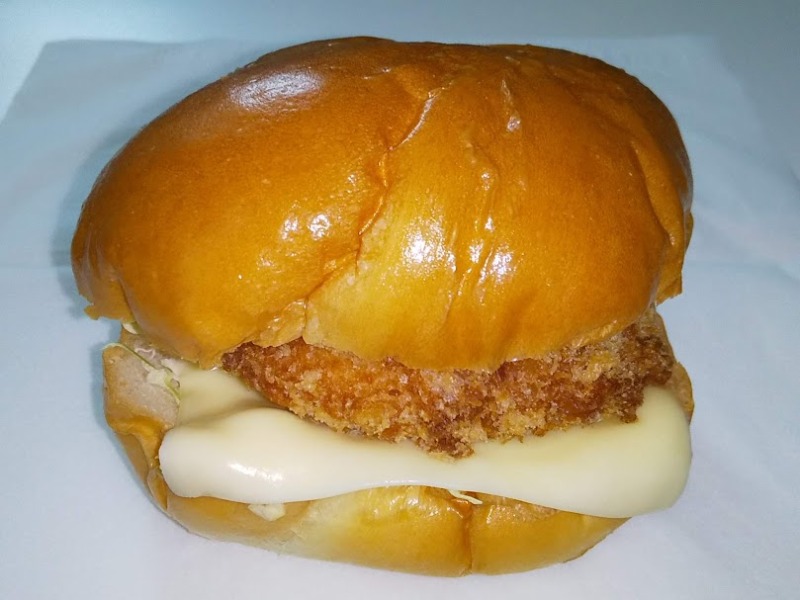 ローソン「濃厚グラタンコロッケバーガー」3