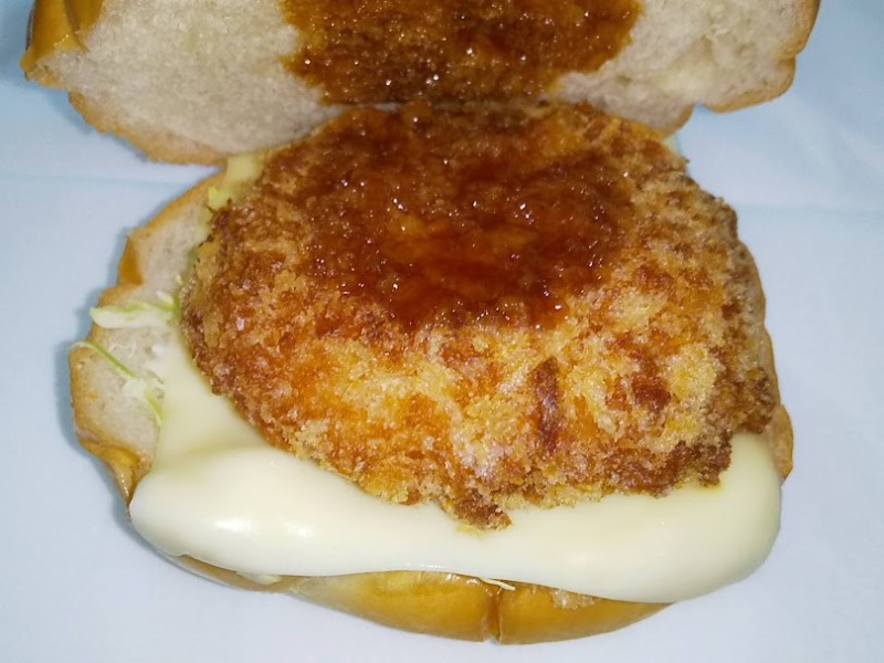 ローソン「濃厚グラタンコロッケバーガー」4