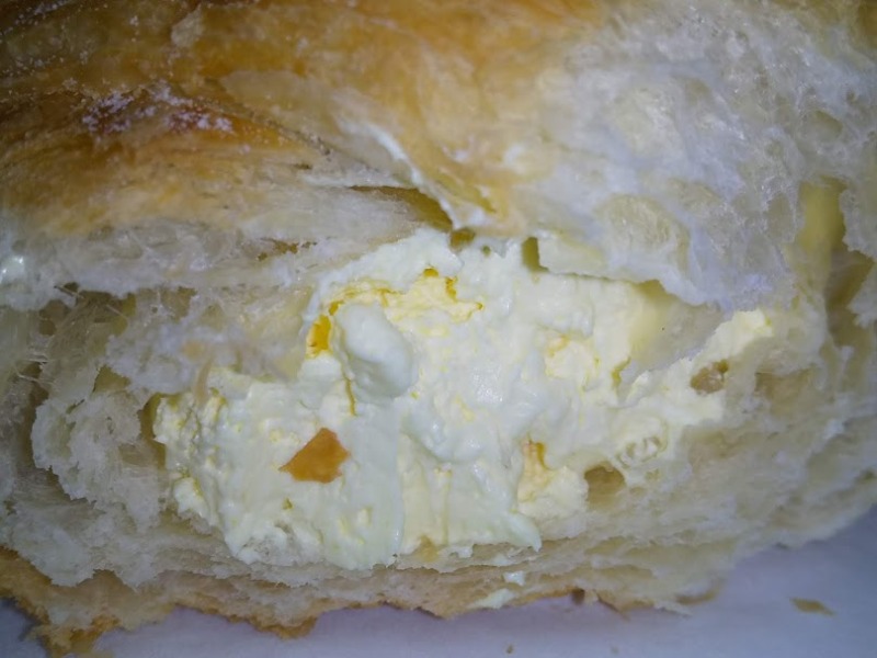 ローソン「ダブルホイップクロワッサン」4