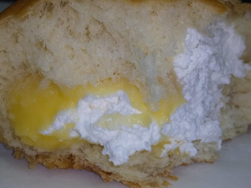 ローソン「もちっと生ドーナツ(美山牛乳カスタード&ホイップ)」4