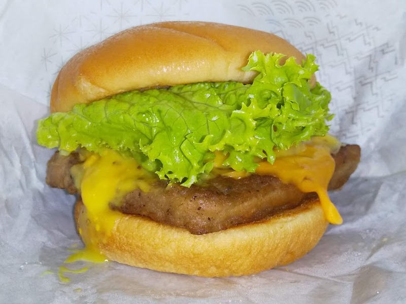 モスバーガー「ブラックアンガスバーガー」2